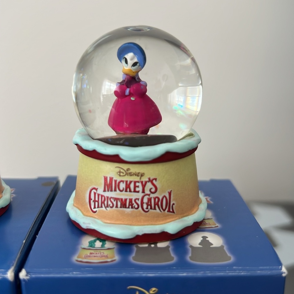 Daisy Only!!!!  Disney Mickey’s Christmas Carol Mini snow globe - Picture 2 of 2